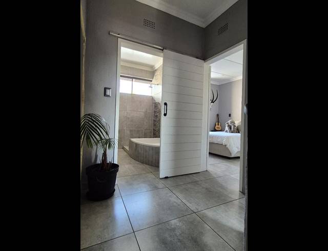 2 BEDROOM TOWNHOUSE FOR SALE IN MEYERTON CENTRAL